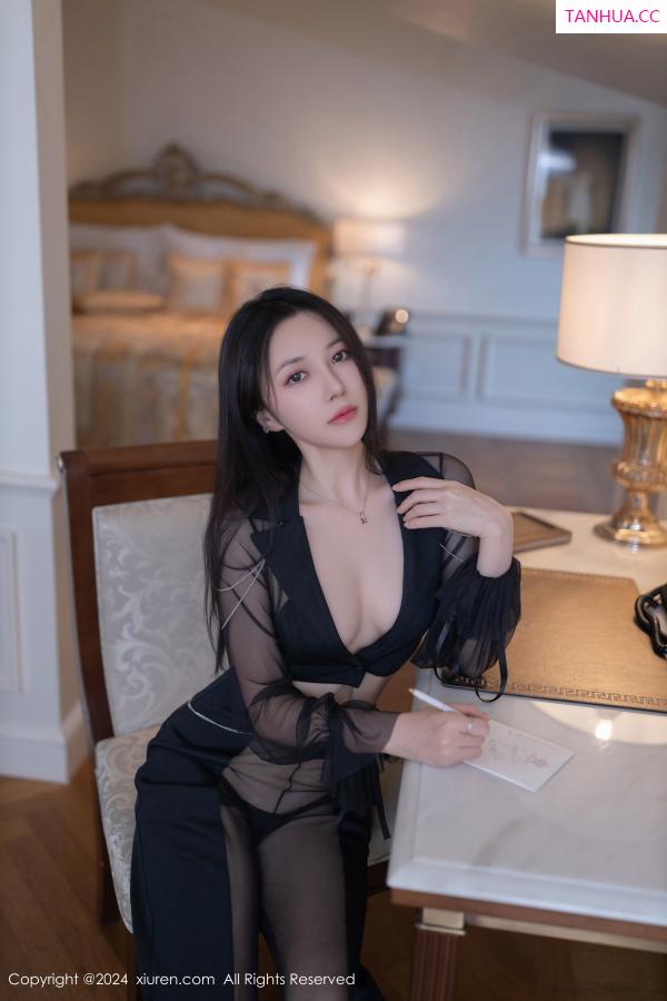 鱼子酱fish  [XiuRen]高清写真图 2024.06.07 No.8675 鱼子酱Fish 性感美腿第19张图片